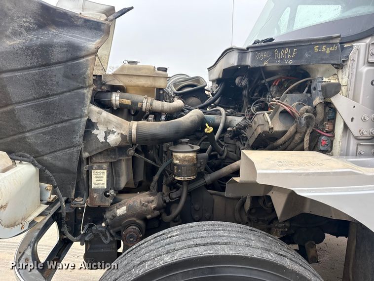 image for item DQ4357 2007 International 7400 flatbed truck