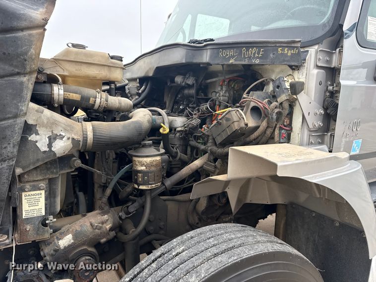 image for item DQ4357 2007 International 7400 flatbed truck