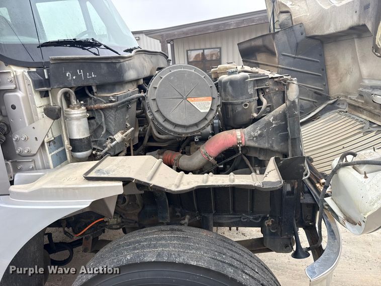 image for item DQ4357 2007 International 7400 flatbed truck