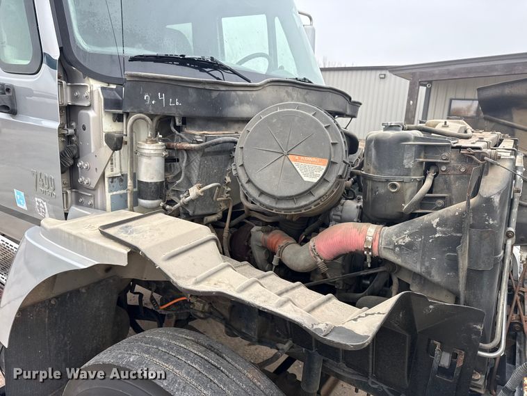 image for item DQ4357 2007 International 7400 flatbed truck