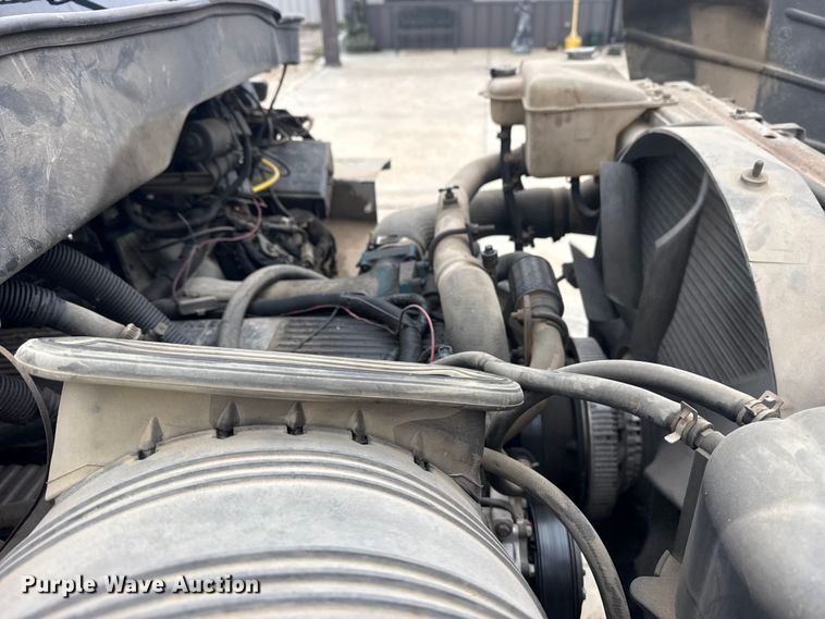 image for item DQ4357 2007 International 7400 flatbed truck