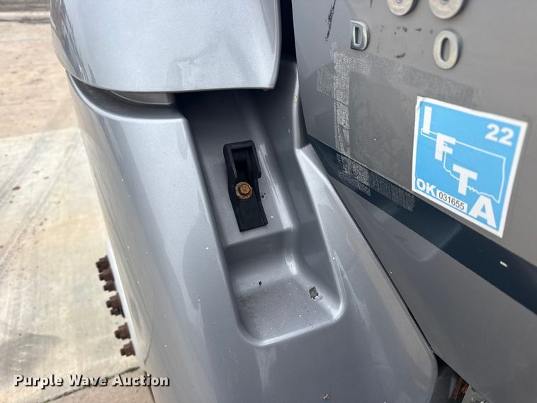 image for item DQ4357 2007 International 7400 flatbed truck