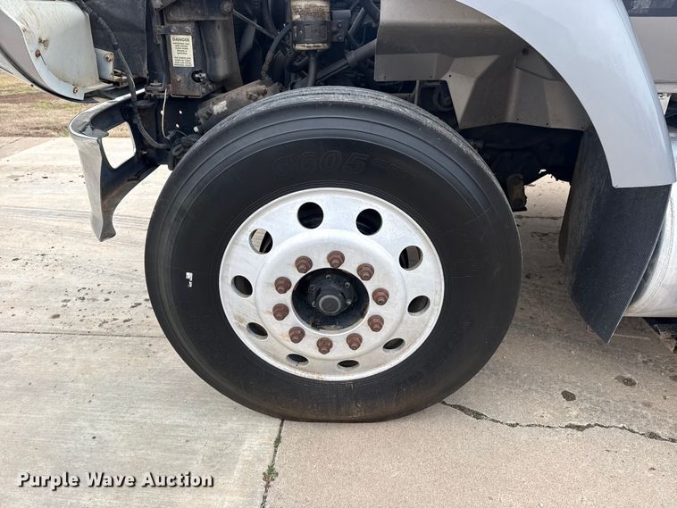 image for item DQ4357 2007 International 7400 flatbed truck