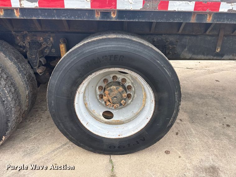 image for item DQ4357 2007 International 7400 flatbed truck