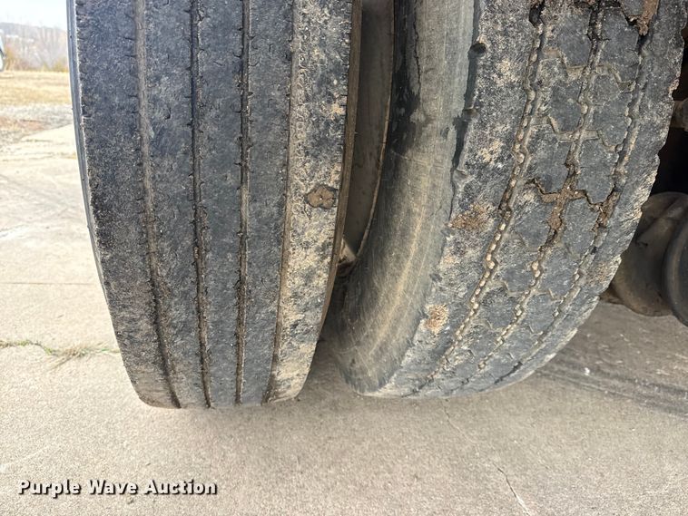 image for item DQ4357 2007 International 7400 flatbed truck