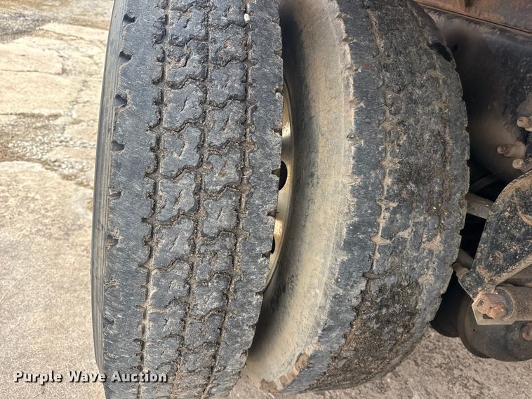 image for item DQ4357 2007 International 7400 flatbed truck