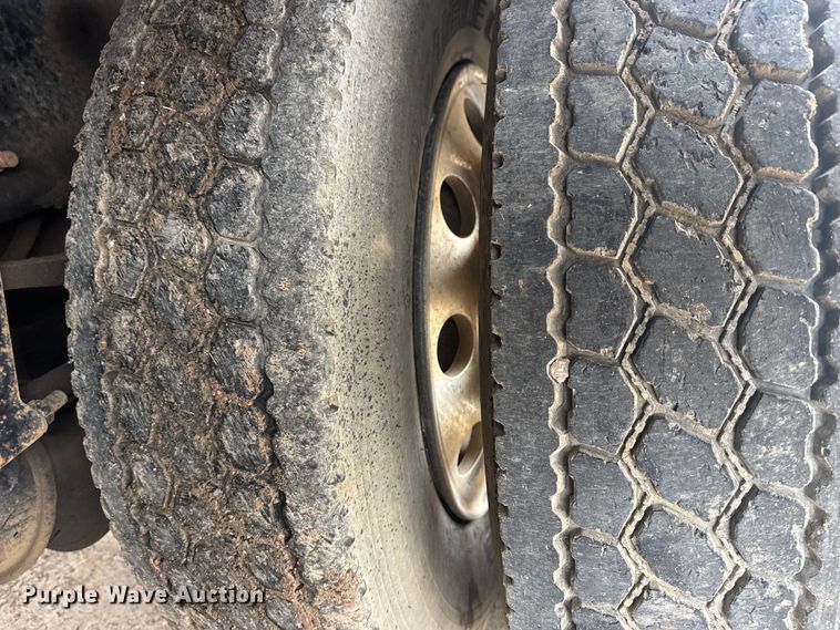 image for item DQ4357 2007 International 7400 flatbed truck