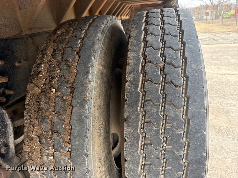 image for item DQ4357 2007 International 7400 flatbed truck