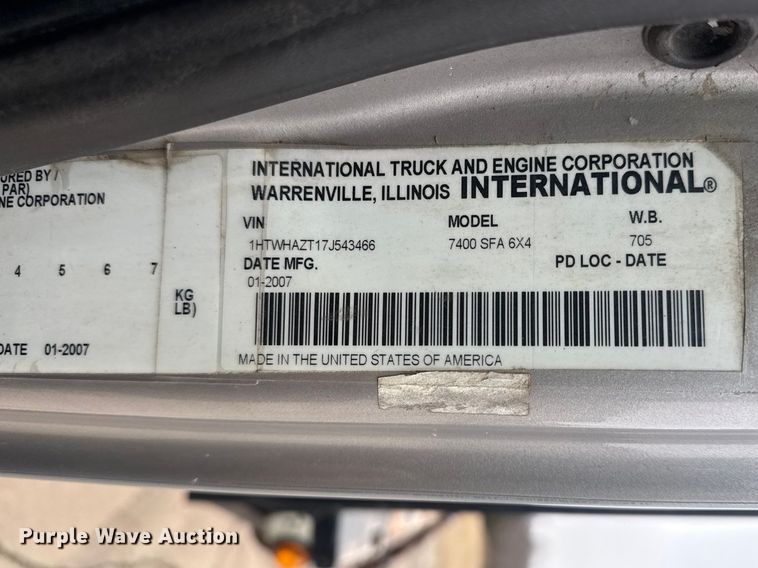 image for item DQ4357 2007 International 7400 flatbed truck