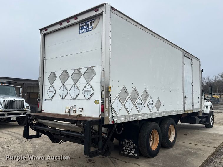 image for item DQ4358 2009 International 7500 box truck