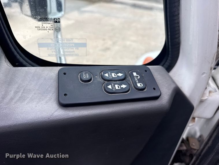 image for item DQ4358 2009 International 7500 box truck