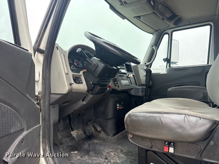 image for item DQ4358 2009 International 7500 box truck