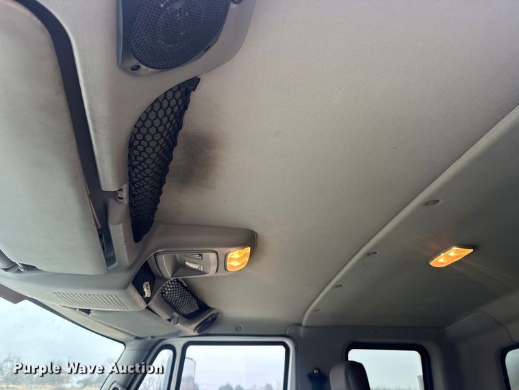 image for item DQ4358 2009 International 7500 box truck