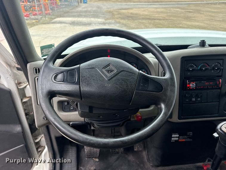 image for item DQ4358 2009 International 7500 box truck