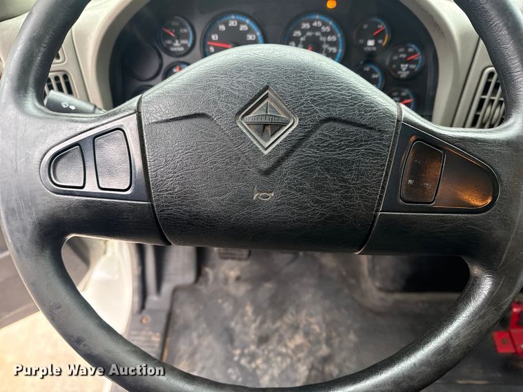 image for item DQ4358 2009 International 7500 box truck