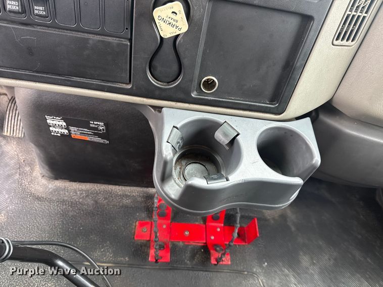 image for item DQ4358 2009 International 7500 box truck