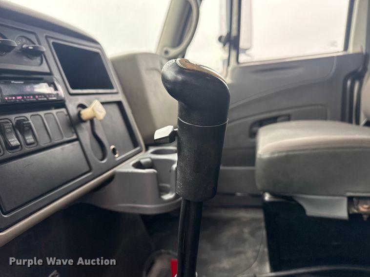 image for item DQ4358 2009 International 7500 box truck