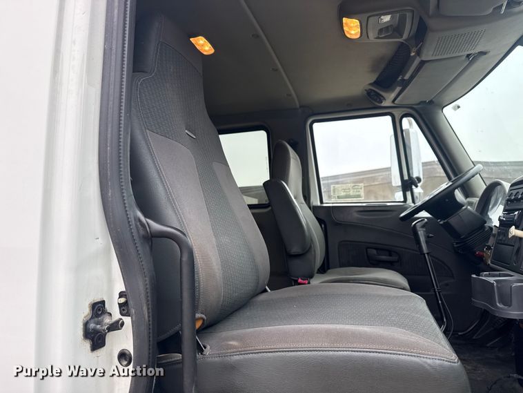 image for item DQ4358 2009 International 7500 box truck