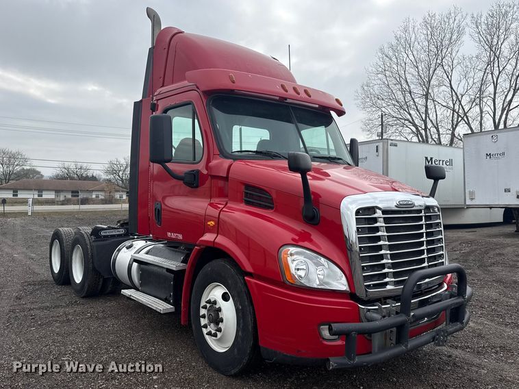 image for item DQ4370 2018 Freightliner Cascadia semi truck