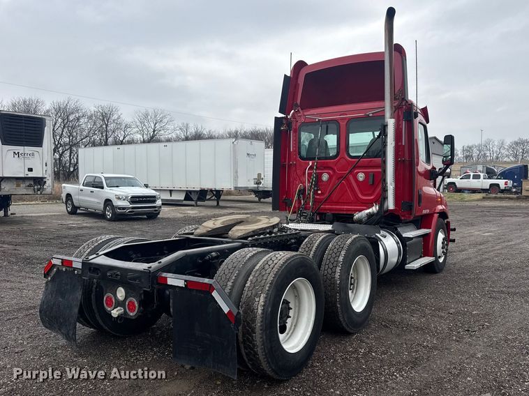 image for item DQ4370 2018 Freightliner Cascadia semi truck