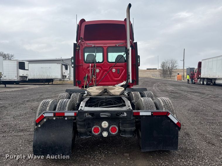 image for item DQ4370 2018 Freightliner Cascadia semi truck