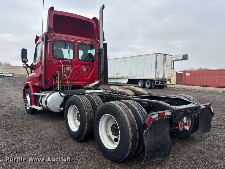 image for item DQ4370 2018 Freightliner Cascadia semi truck