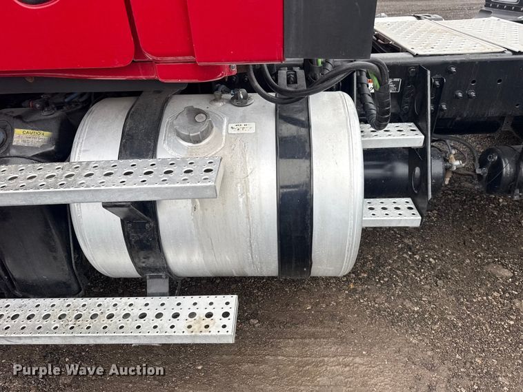 image for item DQ4370 2018 Freightliner Cascadia semi truck