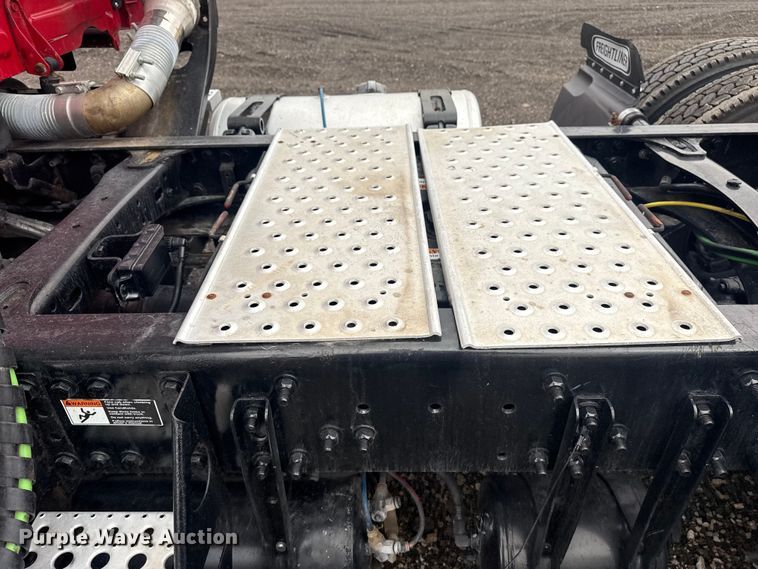 image for item DQ4370 2018 Freightliner Cascadia semi truck