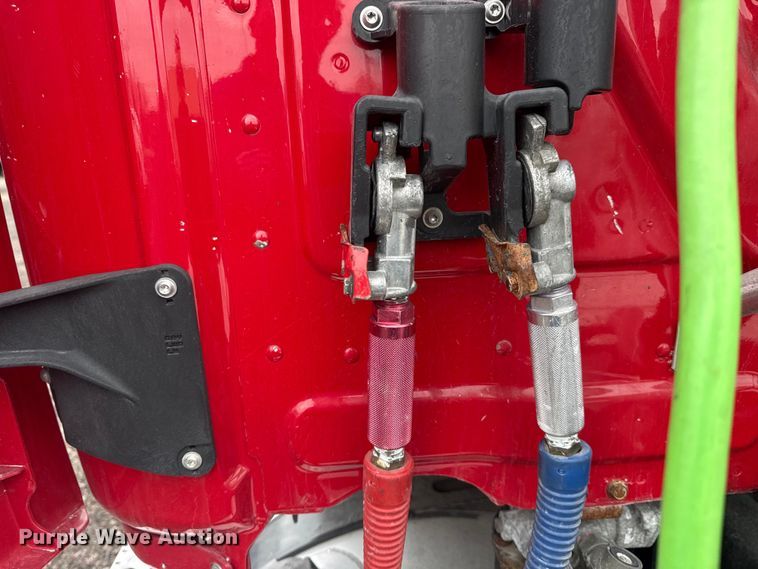 image for item DQ4370 2018 Freightliner Cascadia semi truck