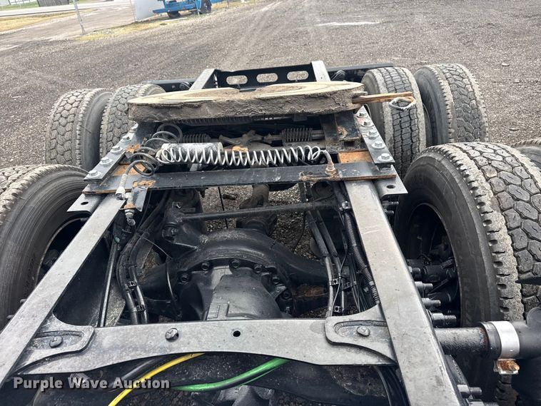 image for item DQ4370 2018 Freightliner Cascadia semi truck