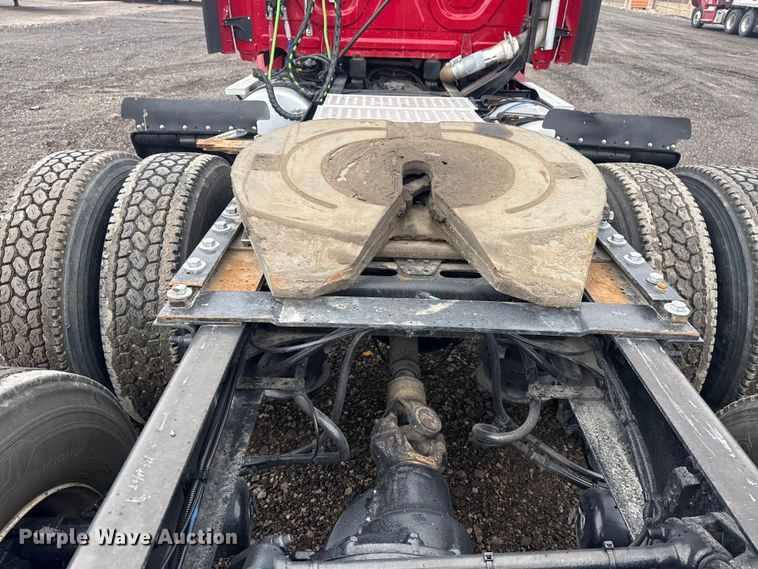 image for item DQ4370 2018 Freightliner Cascadia semi truck