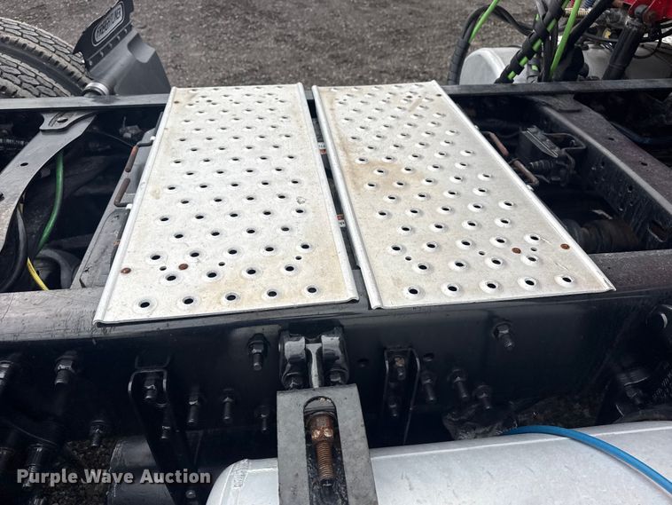 image for item DQ4370 2018 Freightliner Cascadia semi truck