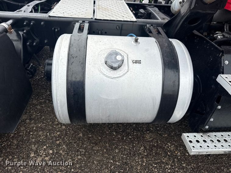 image for item DQ4370 2018 Freightliner Cascadia semi truck