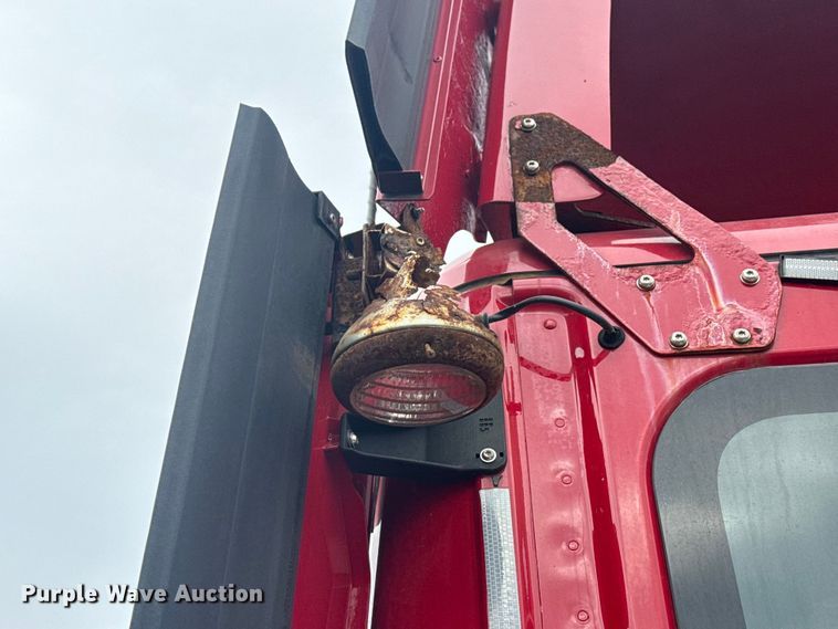 image for item DQ4370 2018 Freightliner Cascadia semi truck