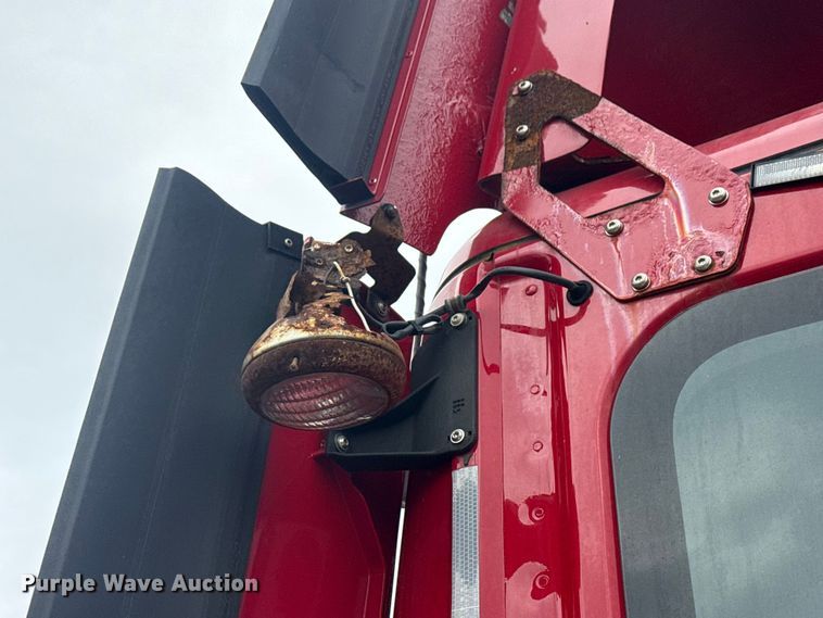 image for item DQ4370 2018 Freightliner Cascadia semi truck