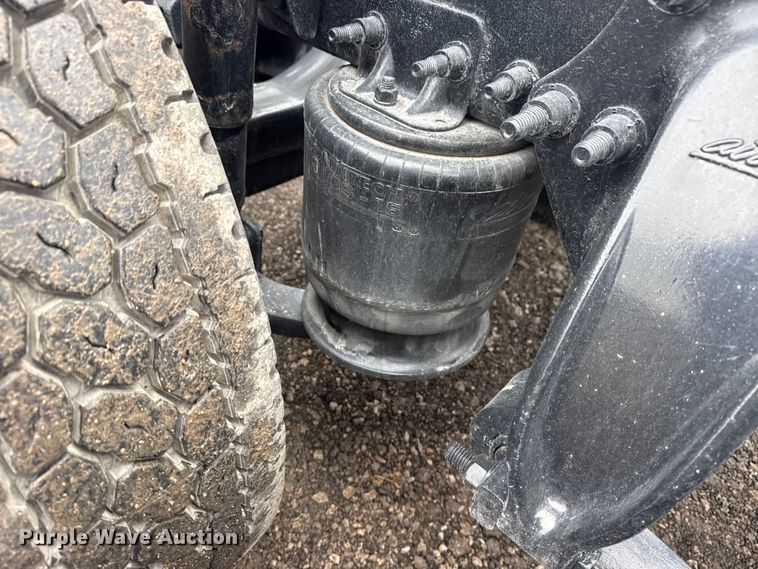 image for item DQ4370 2018 Freightliner Cascadia semi truck