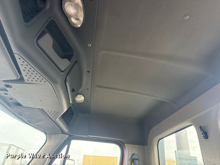 image for item DQ4370 2018 Freightliner Cascadia semi truck