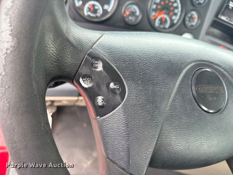 image for item DQ4370 2018 Freightliner Cascadia semi truck