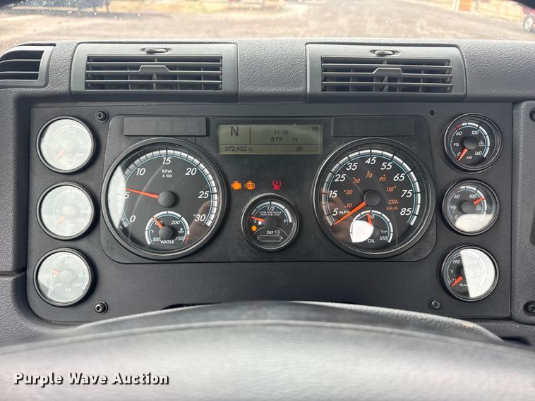 image for item DQ4370 2018 Freightliner Cascadia semi truck