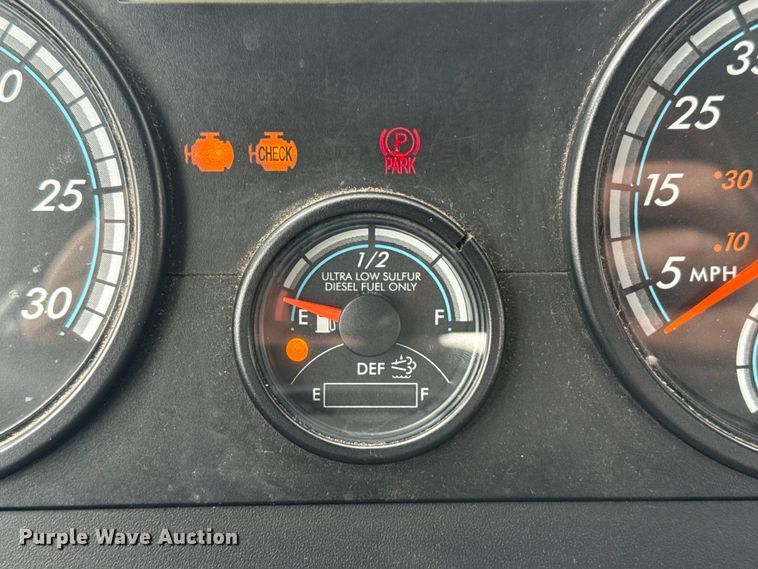 image for item DQ4370 2018 Freightliner Cascadia semi truck