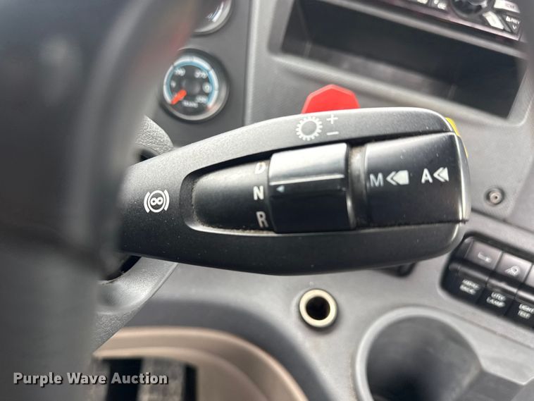 image for item DQ4370 2018 Freightliner Cascadia semi truck