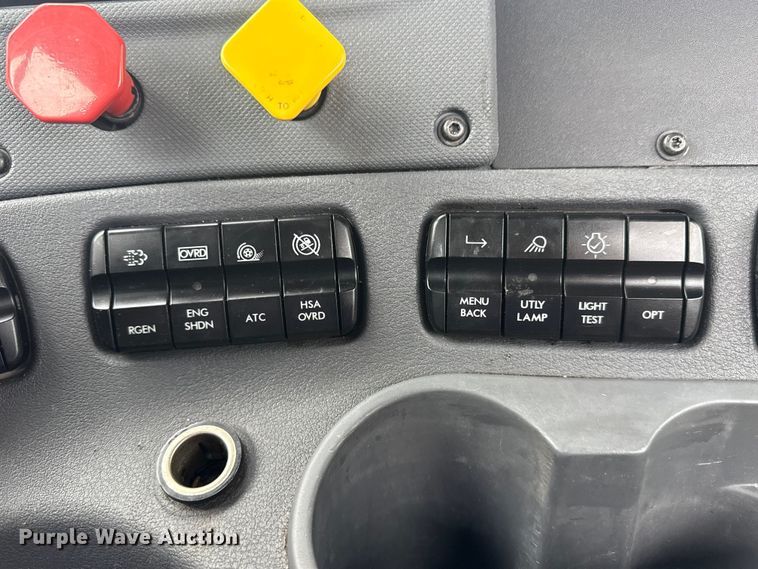 image for item DQ4370 2018 Freightliner Cascadia semi truck