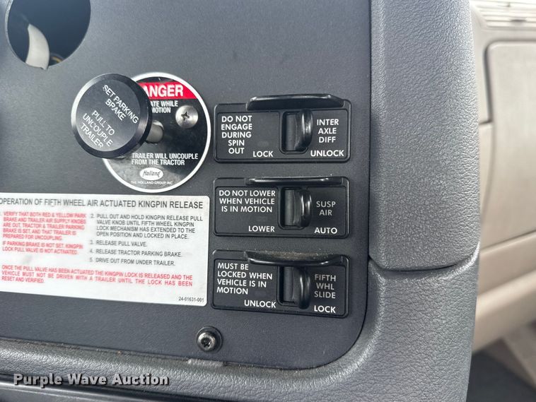 image for item DQ4370 2018 Freightliner Cascadia semi truck