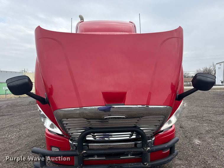 image for item DQ4370 2018 Freightliner Cascadia semi truck