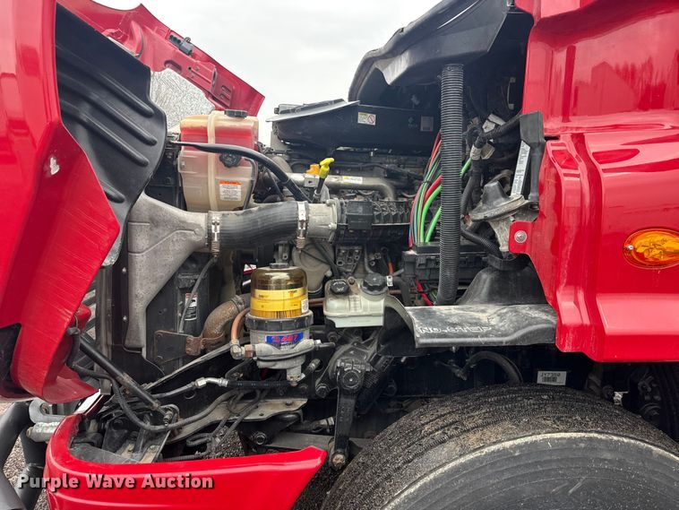 image for item DQ4370 2018 Freightliner Cascadia semi truck