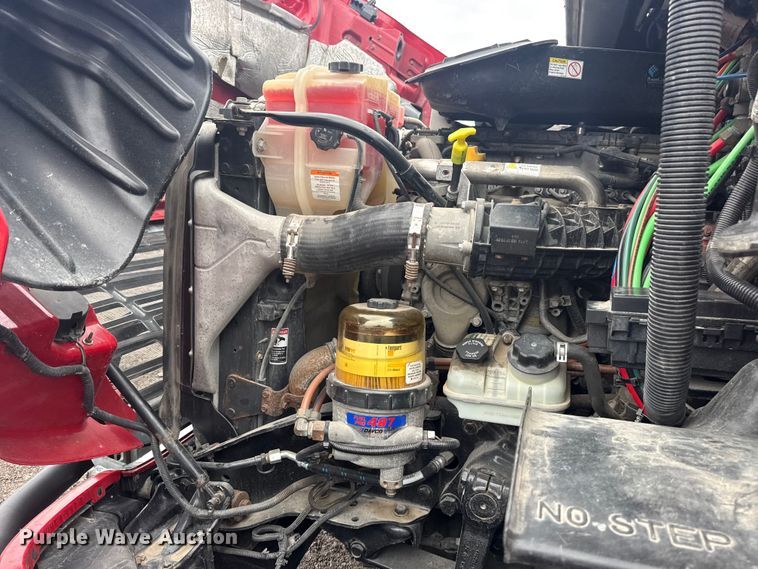 image for item DQ4370 2018 Freightliner Cascadia semi truck