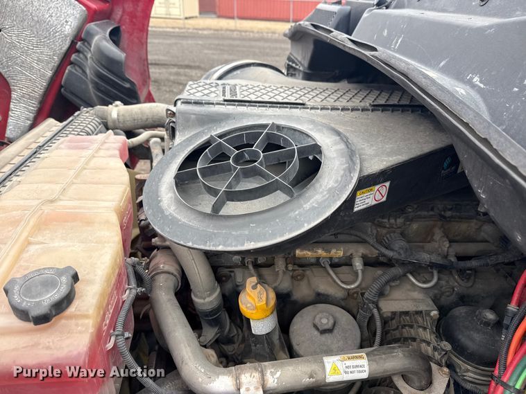 image for item DQ4370 2018 Freightliner Cascadia semi truck