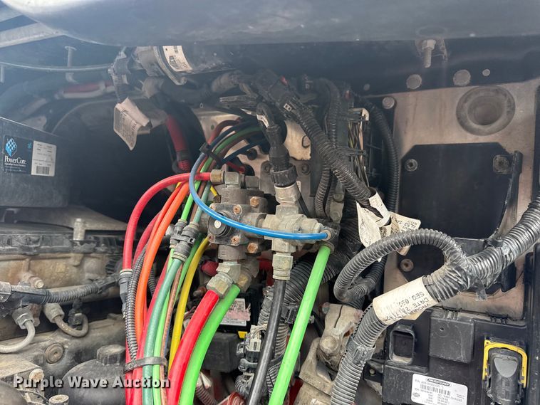 image for item DQ4370 2018 Freightliner Cascadia semi truck