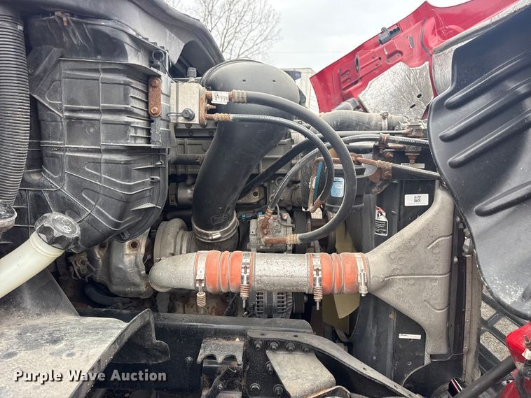 image for item DQ4370 2018 Freightliner Cascadia semi truck