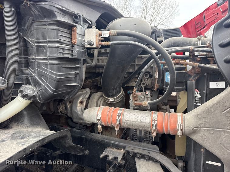 image for item DQ4370 2018 Freightliner Cascadia semi truck